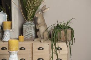 Dekorace hnědý králík s mašlí - 15*21*48 cm