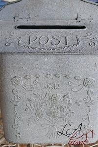 Šedá vintage poštovní schránka - 26*10*35 cm