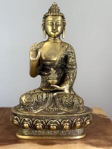 Buddha zdravící, 25 cm mosaz Indie
