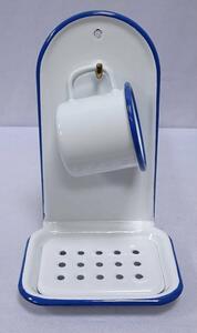 Bílá smaltovaná nástěnná mýdlenka s modrou linkou White blue - 13*10*21cm