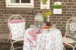 Bavlněný běhoun na stůl s motivem lesních jahod Wild Strawberries - 50*140 cm