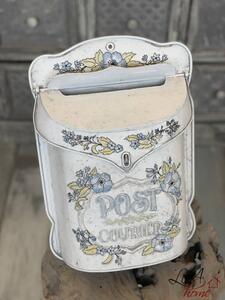 Krémová retro poštovní schránka s květy Post Courier - 27*8*39 cm