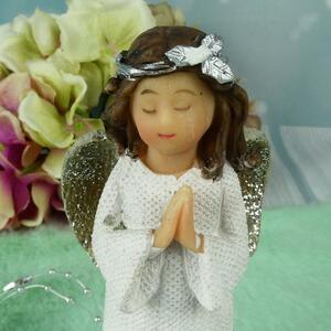Anděl s věnečkem modlící se- figurka 14 cm