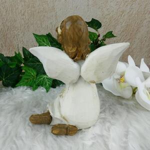 Sedící víla v bílých šatech držící šneka- 14 cm