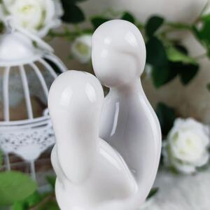 Porcelánová bílá soška- zamilovaná dvojice, 21 cm