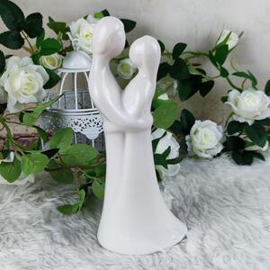 Porcelánová bílá soška- zamilovaná dvojice, 21 cm