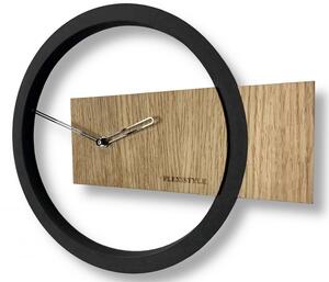 Krásné hodiny ze dřeva v elegantním stylu