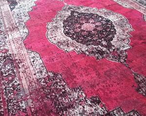 Originální vintage koberec růžové barvy Šířka: 80 cm | Délka: 150 cm
