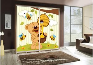 Šatní skříň s posuvnými dveřmi a obrázkem Medvídek