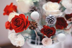 DIMEX | Vliesová fototapeta Vánoční svatební kytice MS-5-1401 | 375 x 250 cm| červená, bílá, hnědá