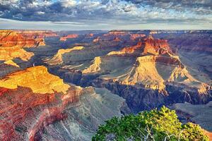 DIMEX | Vliesová fototapeta Scénerie Grand Canyonu MS-5-1648 | 375 x 250 cm| zelená, modrá, žlutá, šedá
