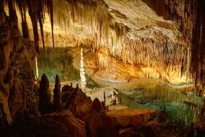 DIMEX | Vliesová fototapeta Přírodní jeskyně MS-5-1747 | 375 x 250 cm| krémová, žlutá, hnědá