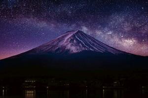DIMEX | Vliesová fototapeta Hora Fudži v noci MS-5-1949 | 375 x 250 cm| bílá, fialová, černá, oranžová