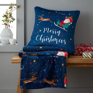 Červeno-modrá dětská deka 170x130 cm Santa's Christmas Wonderland - Catherine Lansfield