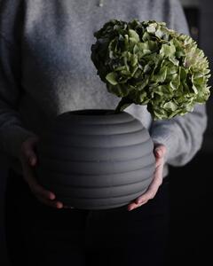 Storefactory Scandinavia Keramická váza Runvik - Dark Grey SF261