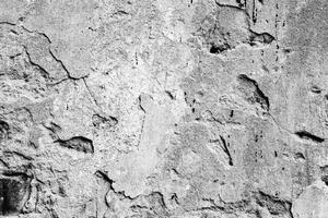 DIMEX | Vliesová fototapeta Fragment stěny s prasklinami MS-5-2447 | 375 x 250 cm | bílá, černá, šedá