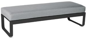 Šedá čalouněná lavice Fermob Bellevie 148 cm s antracitovou podnoží
