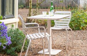 Bílá kovová zahradní židle ZUIVER VONDEL