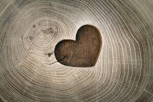 Tapeta symbol lásky na dřevě