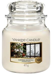 Střední vonná svíčka Yankee Candle Surprise Snowfall
