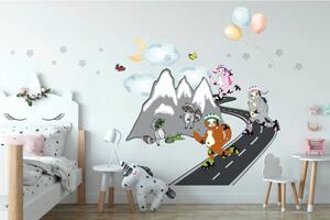 Hravá dětská nálepka na zeď lenochodi sportovci na horách 60 x 120 cm