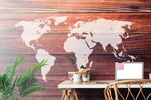 Tapeta mapa světa s dřevěným pozadím