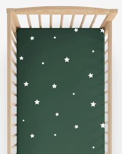 Goldea vánoční bavlněné napínací prostěradlo do dětské postýlky - hvězdičky na tmavě zelené 60 x 120 cm