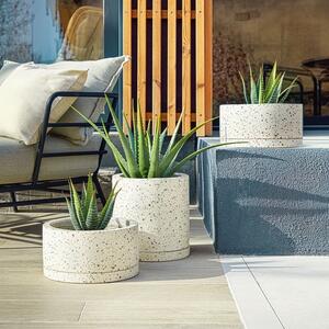 Set dvou béžových terrazzo květináčů Kave Home Lelis 30/30 cm