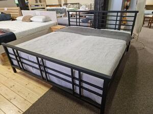Nábytek ATIKA s.r.o. Kovová postel BARS Povrchová úprava: stříbrná RAL 9006, Rozměr: 200 x 200 cm