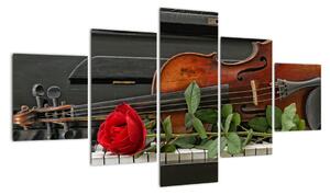 Obraz housle a růže na klavíru (125x70cm)