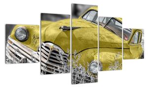 Obraz žlutého auta na louce (125x70cm)