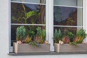 Samozavlažovací truhlík PLASTIA BERBERIS 80 cm taupe + slonová kost