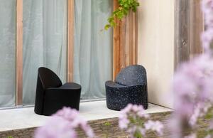 Černé terazzo recyklované zahradní lounge křeslo Banne Bloom