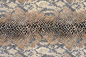 DIMEX | Vliesová fototapeta Hadí textura MS-5-2584 | 375 x 250 cm | béžová, černá, hnědá