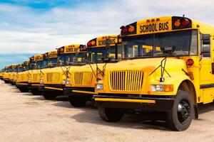 DIMEX | Vliesová fototapeta Školní autobusy MS-5-2704 | 375 x 250 cm | modrá, černá, žlutá