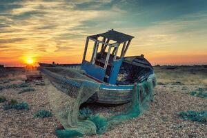 DIMEX | Vliesová fototapeta Opuštěná rybářská loď MS-5-2779 | 375 x 250 cm | zelená, modrá, oranžová, šedá