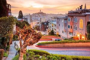 DIMEX | Vliesová fototapeta San Francisco východ slunce MS-5-2985 | 375 x 250 cm | zelená, červená, bílá, oranžová
