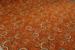 Metrážový koberec Drops 64 - Oranžový