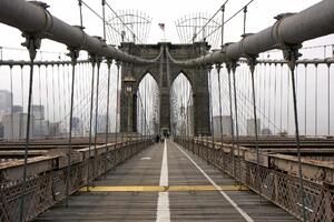 DIMEX | Vliesová fototapeta Pohled na Brooklynský most MS-5-2997 | 375 x 250 cm | bílá, žlutá, hnědá, šedá