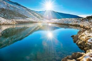 DIMEX | Vliesová fototapeta Ledovcové jezero v horách MS-5-3058 | 375 x 250 cm | modrá, bílá, šedá