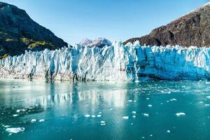 DIMEX | Vliesová fototapeta Aljašský ledovec MS-5-3087 | 375 x 250 cm | modrá, bílá, šedá