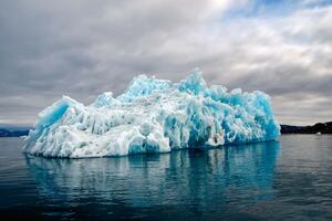 DIMEX | Vliesová fototapeta Modrý ledovec MS-5-3086 | 375 x 250 cm | modrá, šedá