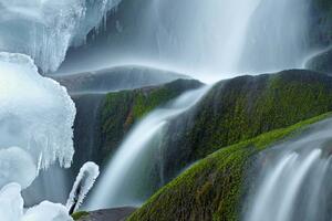 DIMEX | Vliesová fototapeta Ledový vodopád MS-5-3156 | 375 x 250 cm | zelená, bílá