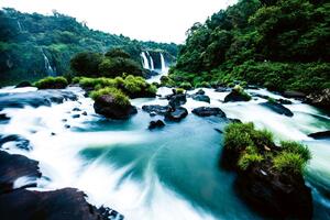 DIMEX | Vliesová fototapeta Iguassu Falls, Argentina MS-5-3177 | 375 x 250 cm | zelená, bílá