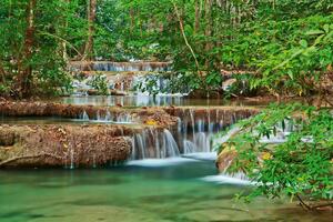 DIMEX | Vliesová fototapeta Vodopád v thajském lese MS-5-3262 | 375 x 250 cm | zelená, bílá, hnědá