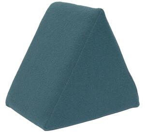 Modrý trojúhelníkový vlněný puf Kave Home Jalila 40 x 25 cm