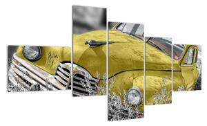 Obraz žlutého auta na louce (150x85cm)