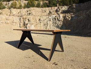 Jídelní stůl z dubového masivu Héfaistos v industriálním designu Velikost Desky: 1500x900 (mm)