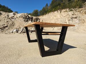 Jídelní stůl z dubového masivu Qído v industriálním designu Velikost Desky: 1900x1000 (mm)
