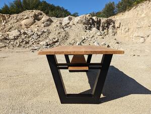 Jídelní stůl z dubového masivu Qído v industriálním designu Velikost Desky: 1500x900 (mm)